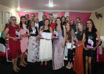 Câmara Municipal de Sigefredo Pacheco concede prêmio para mulheres que se destacaram